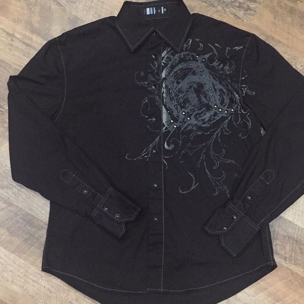 Men’s Toku snap up shirt.